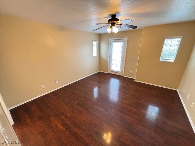 8949 Careful Canvas Avenue, Las Vegas, NV 89149