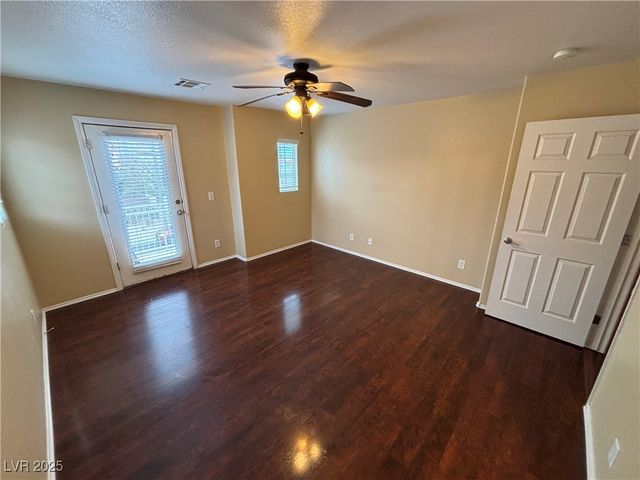 8949 Careful Canvas Avenue, Las Vegas, NV 89149