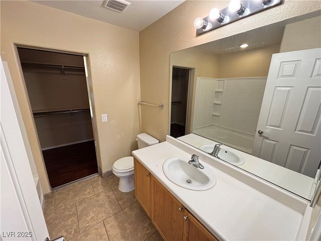 8949 Careful Canvas Avenue, Las Vegas, NV 89149