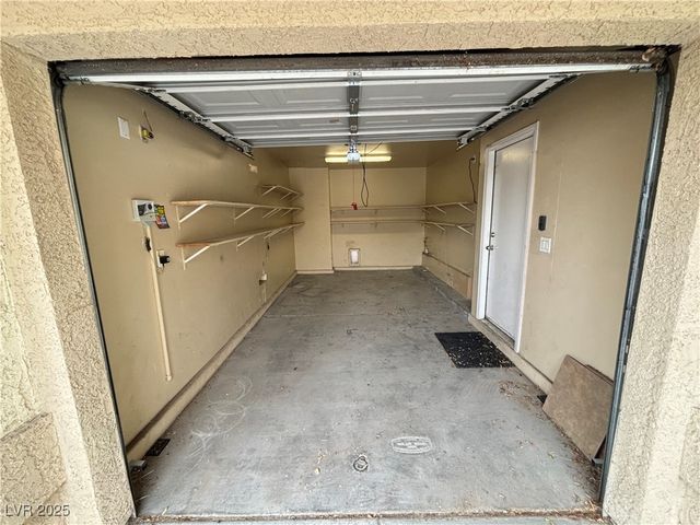 8949 Careful Canvas Avenue, Las Vegas, NV 89149