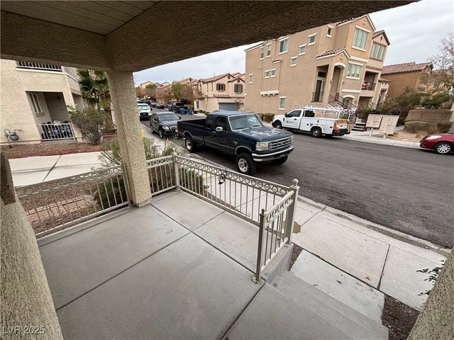 8949 Careful Canvas Avenue, Las Vegas, NV 89149