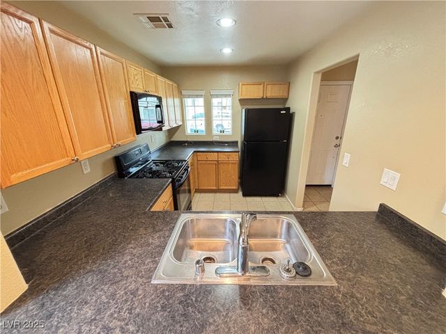 8949 Careful Canvas Avenue, Las Vegas, NV 89149