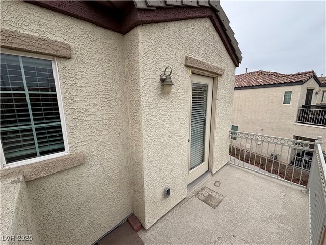 8949 Careful Canvas Avenue, Las Vegas, NV 89149