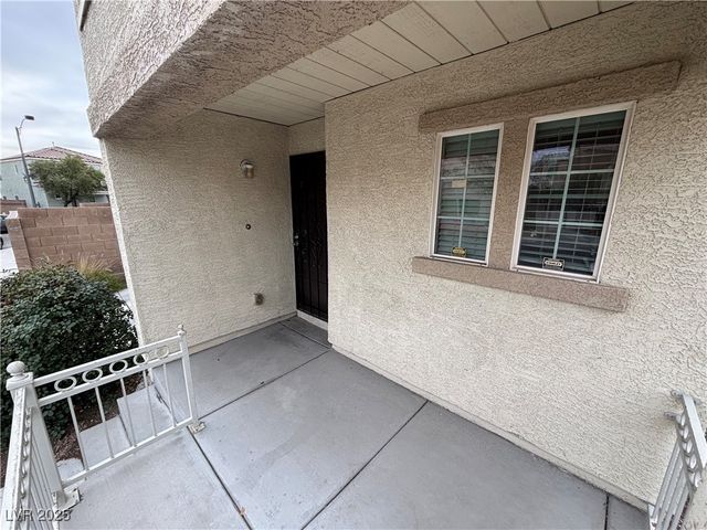 8949 Careful Canvas Avenue, Las Vegas, NV 89149
