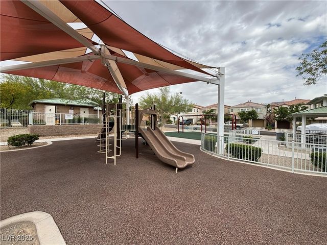 8949 Careful Canvas Avenue, Las Vegas, NV 89149
