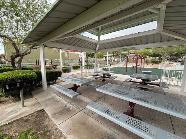 8949 Careful Canvas Avenue, Las Vegas, NV 89149