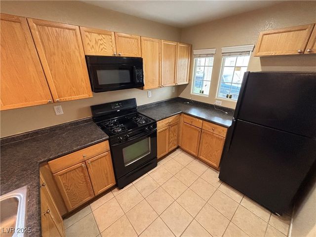 8949 Careful Canvas Avenue, Las Vegas, NV 89149