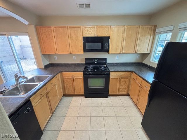 8949 Careful Canvas Avenue, Las Vegas, NV 89149