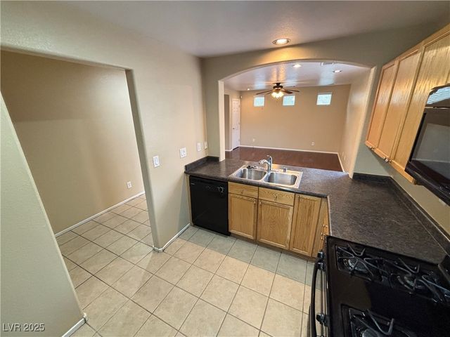 8949 Careful Canvas Avenue, Las Vegas, NV 89149