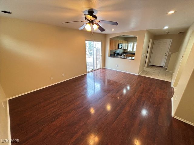 8949 Careful Canvas Avenue, Las Vegas, NV 89149