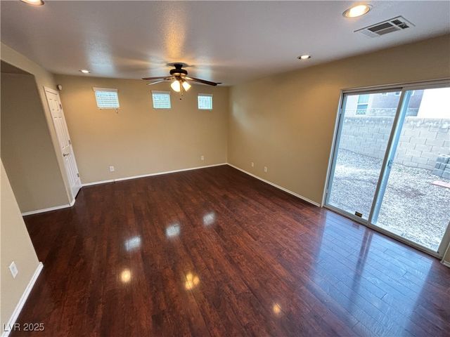 8949 Careful Canvas Avenue, Las Vegas, NV 89149