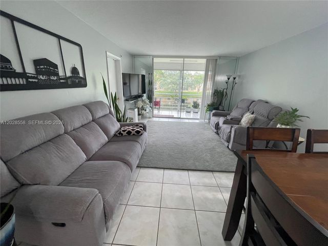 9281 Sunrise Lakes Boulevard 209, Sunrise, FL 33322