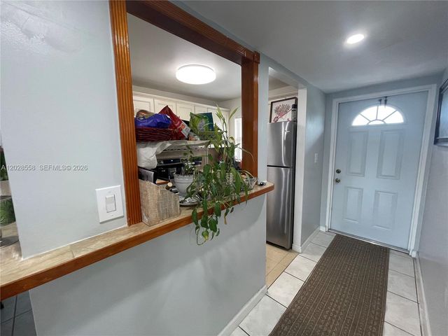9281 Sunrise Lakes Boulevard 209, Sunrise, FL 33322