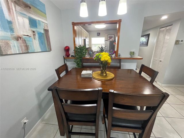 9281 Sunrise Lakes Boulevard 209, Sunrise, FL 33322