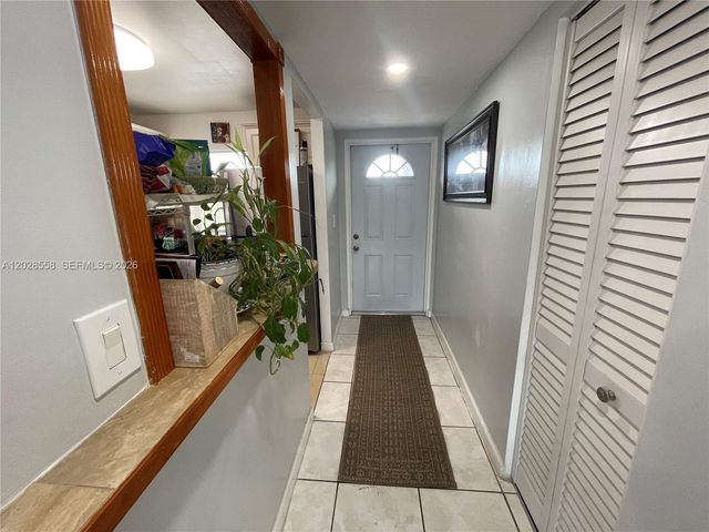 9281 Sunrise Lakes Boulevard 209, Sunrise, FL 33322