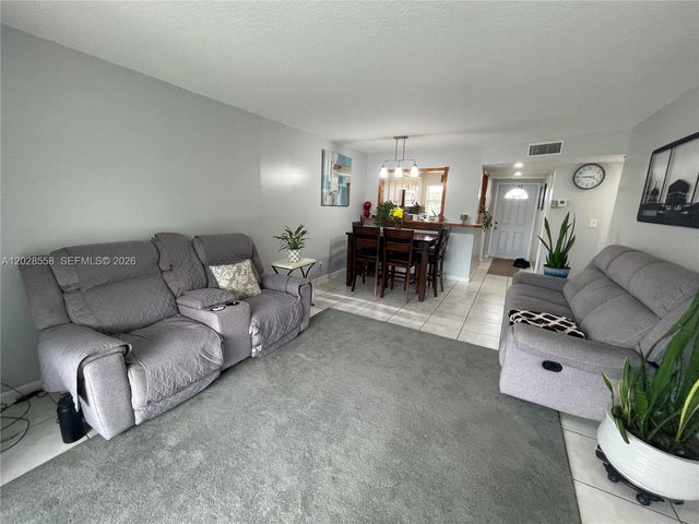 9281 Sunrise Lakes Boulevard 209, Sunrise, FL 33322