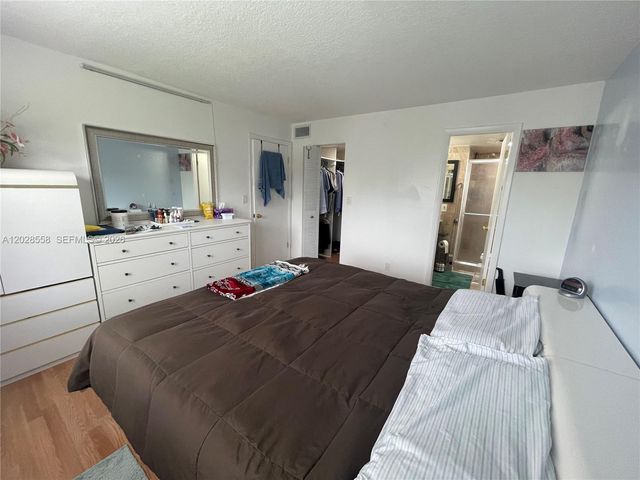 9281 Sunrise Lakes Boulevard 209, Sunrise, FL 33322