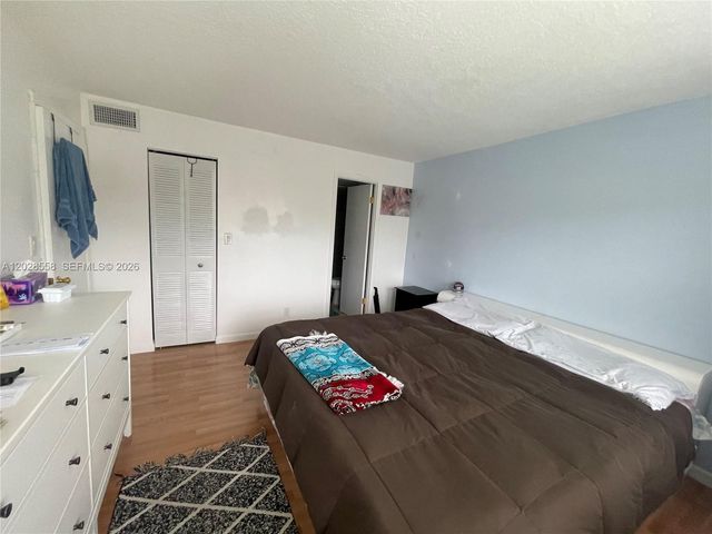 9281 Sunrise Lakes Boulevard 209, Sunrise, FL 33322