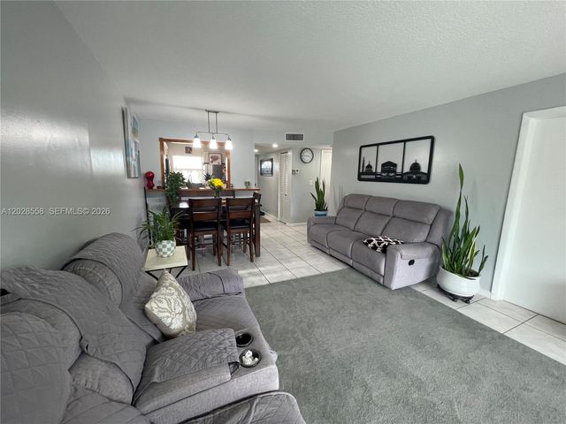 9281 Sunrise Lakes Boulevard 209, Sunrise, FL 33322