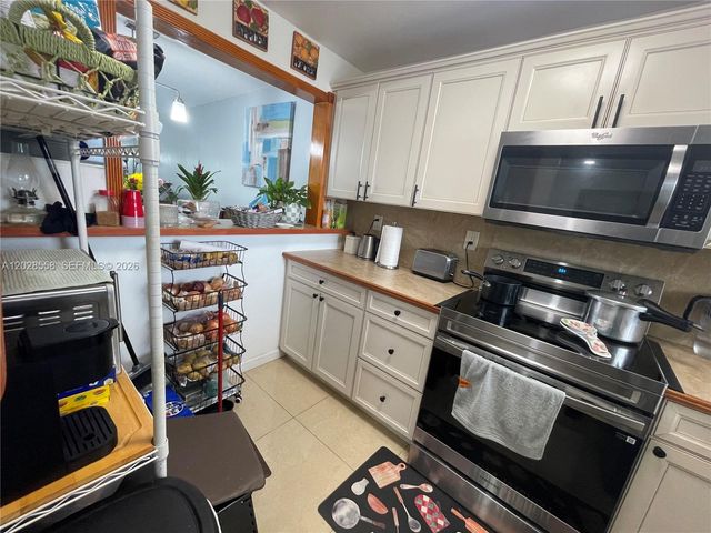 9281 Sunrise Lakes Boulevard 209, Sunrise, FL 33322