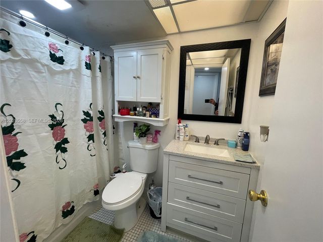 9281 Sunrise Lakes Boulevard 209, Sunrise, FL 33322