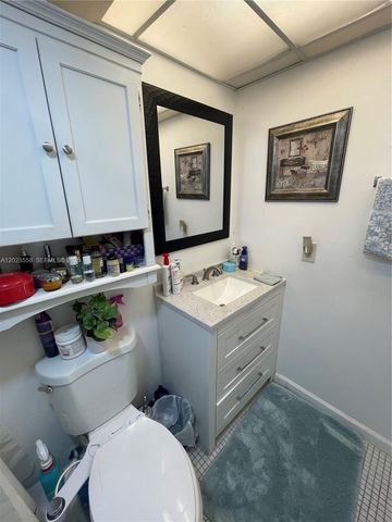 9281 Sunrise Lakes Boulevard 209, Sunrise, FL 33322