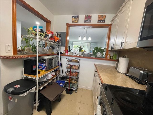 9281 Sunrise Lakes Boulevard 209, Sunrise, FL 33322
