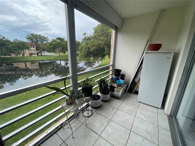 9281 Sunrise Lakes Boulevard 209, Sunrise, FL 33322