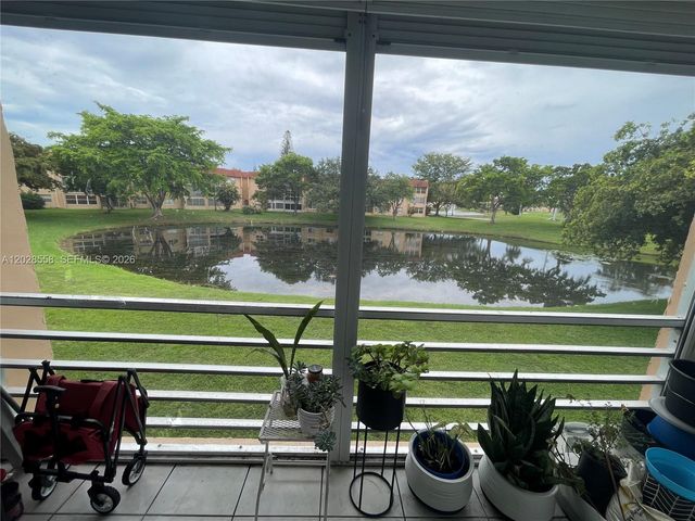 9281 Sunrise Lakes Boulevard 209, Sunrise, FL 33322