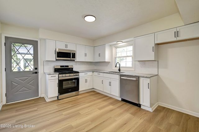 6610 Memory Ln, Louisville, KY 40258