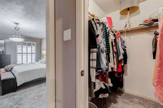 202 Old Bridge Lake, Houston, TX 77069