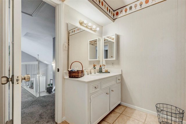 202 Old Bridge Lake, Houston, TX 77069