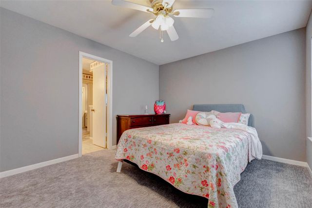 202 Old Bridge Lake, Houston, TX 77069