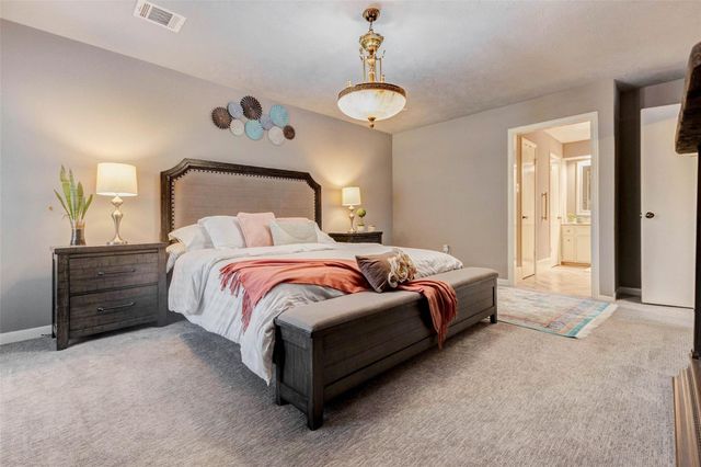 202 Old Bridge Lake, Houston, TX 77069