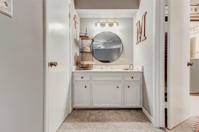 202 Old Bridge Lake, Houston, TX 77069