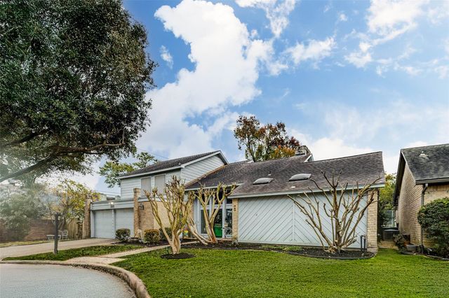 202 Old Bridge Lake, Houston, TX 77069