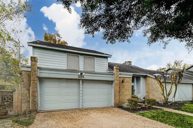 202 Old Bridge Lake, Houston, TX 77069