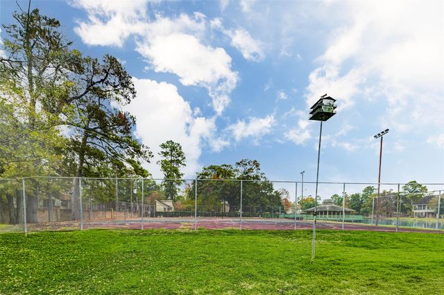 202 Old Bridge Lake, Houston, TX 77069