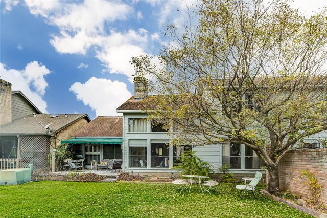 202 Old Bridge Lake, Houston, TX 77069