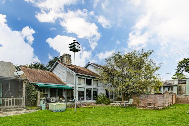 202 Old Bridge Lake, Houston, TX 77069