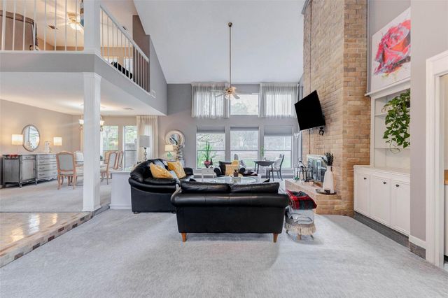 202 Old Bridge Lake, Houston, TX 77069