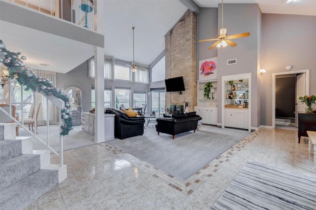 202 Old Bridge Lake, Houston, TX 77069