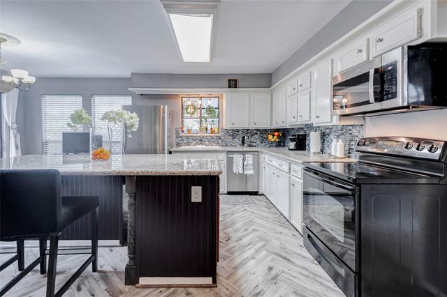 202 Old Bridge Lake, Houston, TX 77069