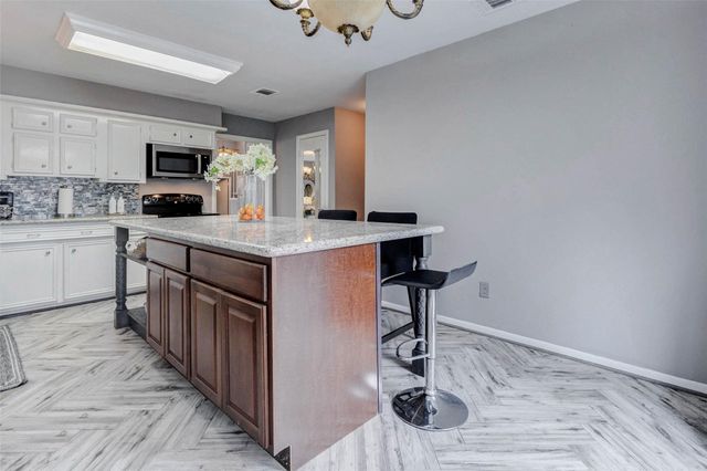 202 Old Bridge Lake, Houston, TX 77069