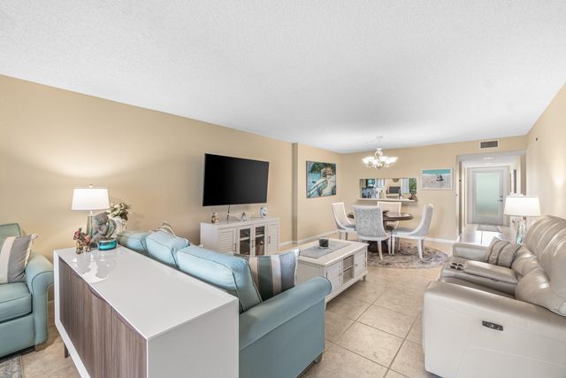 5550 Witney Drive 102, Delray Beach, FL 33484