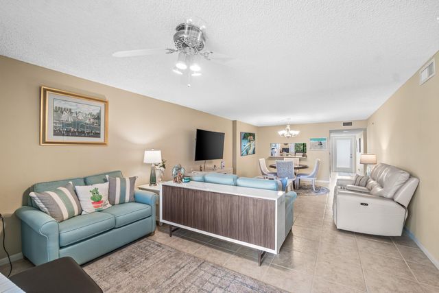 5550 Witney Drive 102, Delray Beach, FL 33484