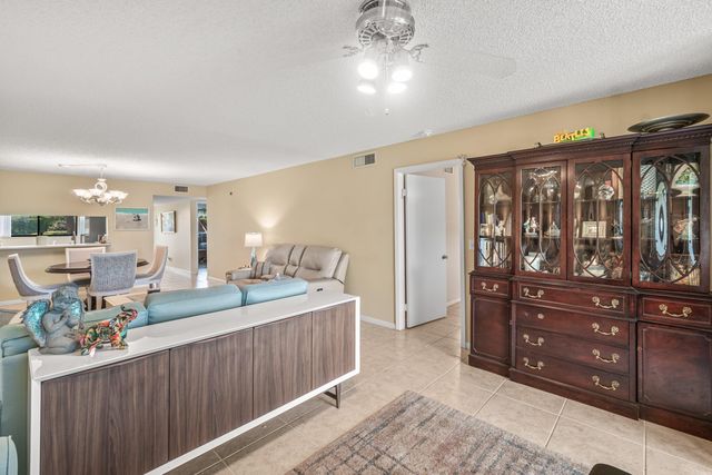 5550 Witney Drive 102, Delray Beach, FL 33484