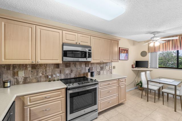 5550 Witney Drive 102, Delray Beach, FL 33484
