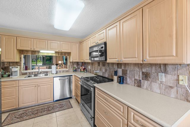 5550 Witney Drive 102, Delray Beach, FL 33484