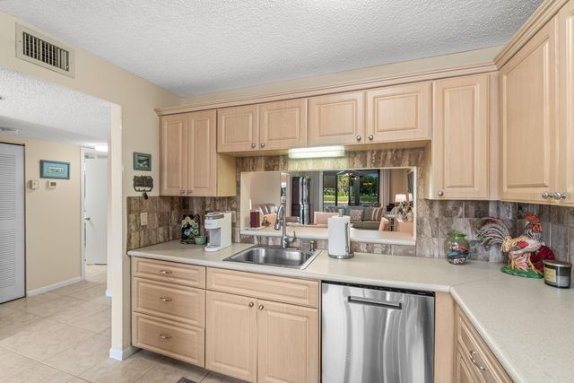 5550 Witney Drive 102, Delray Beach, FL 33484